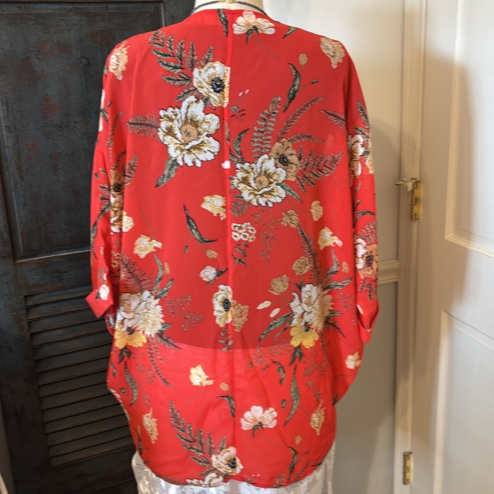 EUC❣️FLORAL KIMONO - Picture 2 of 7
